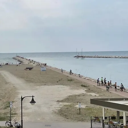 Bellissimo Frontemare Con Terrazza 公寓