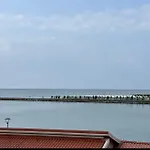 Lägenhet Bellissimo Frontemare Con Terrazza Caorle