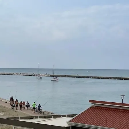 Bellissimo Frontemare Con Terrazza Lägenhet *